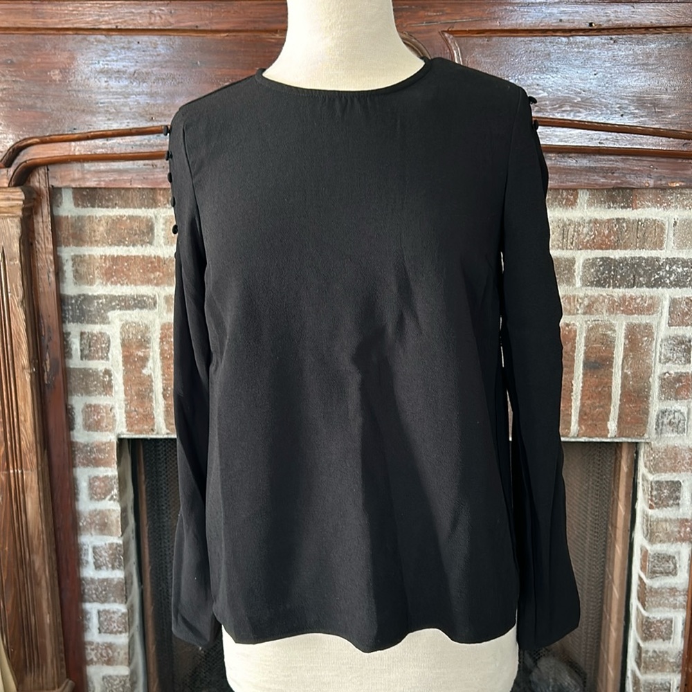 Do+Be Black long sleeve button sleeve top